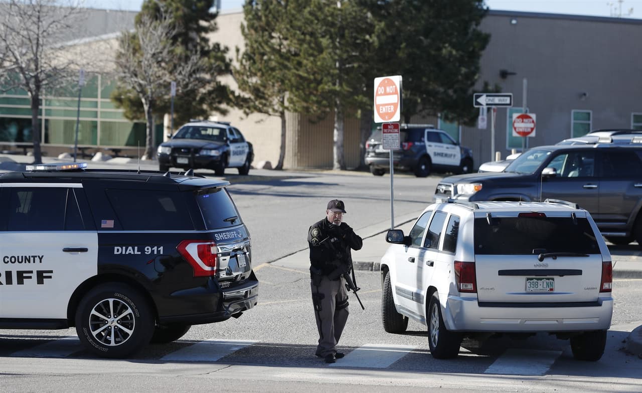Decenas de amenazas de bomba por correo electrónico provocan evacuaciones a nivel nacional