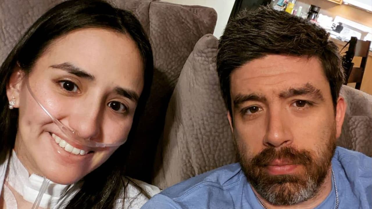 Diana fue diagnosticada con
<a href="https://www.univision.com/local/houston-kxln/muere-de-coronavirus-madre-embarazada-de-su-sexto-hijo-video">neumonía</a>
<b>tras dar positivo al covid-19</b>. En las siguientes 8 semanas, ella estuvo bajo oxigenación por membrana extracorpórea (
<a href="https://www.univision.com/local/houston-kxln/por-que-durante-la-pandemia-los-indices-de-obesidad-infantil-en-eeuu-han-ido-al-alza-video">ECMO</a>, por sus siglas en inglés)
<b>una técnica usada para ayudar a pacientes con dificultades para respirar al tener los pulmones y el corazón dañados</b>.