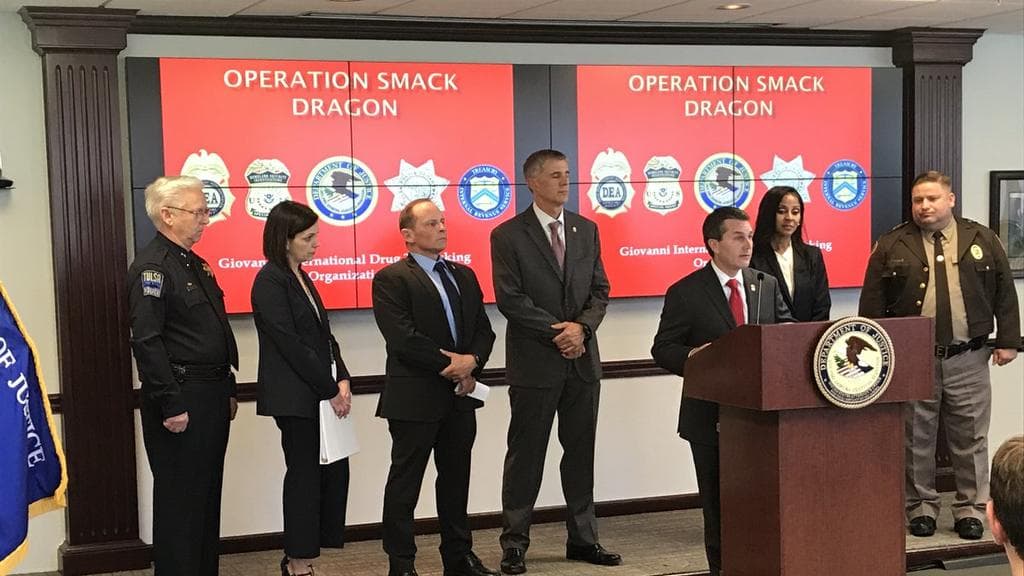 Varios distribuidores y operadores del CJNG han sido detenidos en años recientes en este lado de la frontera. En mayo de 2019, agentes federales arrestaron a 24 personas que tenían vínculos con dicha organización criminal y que operaban en Oklahoma.