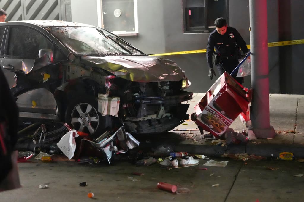Un conductor pierde el conocimiento y termina atropellado a decenas de personas en East Hollywood