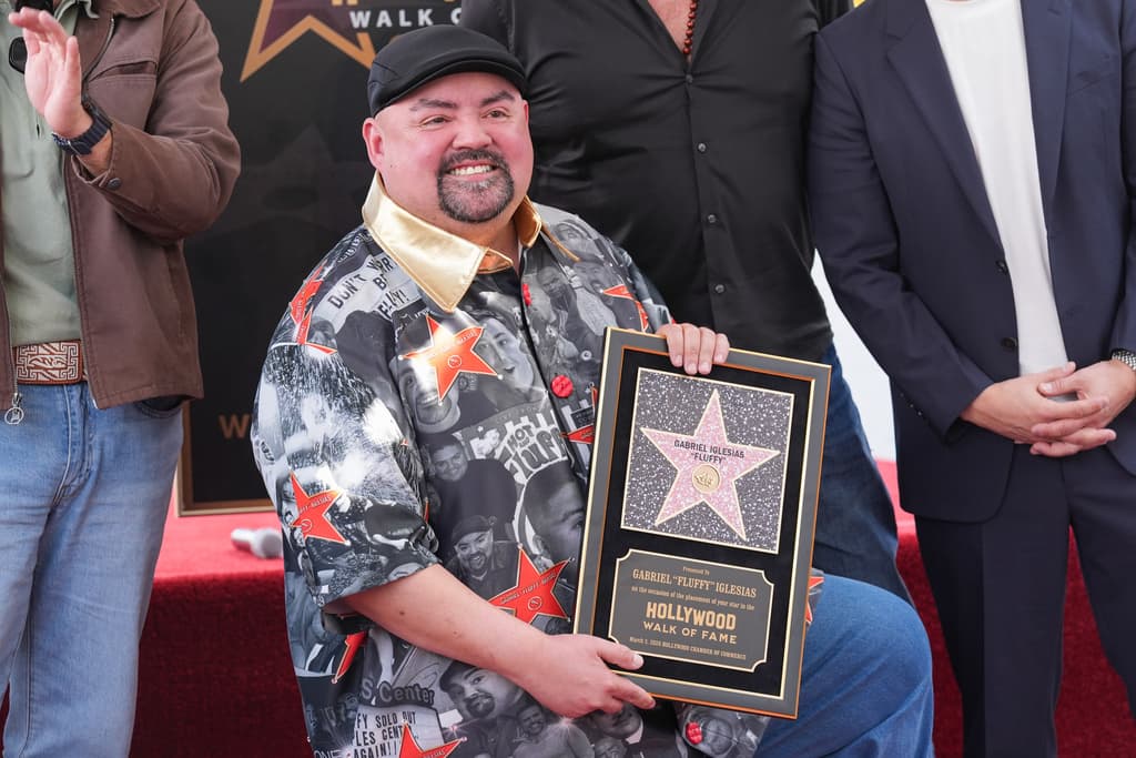 Ha protagonizado series como "Mr. Iglesias" en Netflix (2019-2020) y prestado su voz en películas animadas como "Space Jam: A New Legacy" (2021). Con más de1.1 mil millones de vistas en YouTube y giras mundiales agotadas, es uno de los comediantes más exitosos de origen latino en EE.UU., según datos de la Cámara de Comercio.