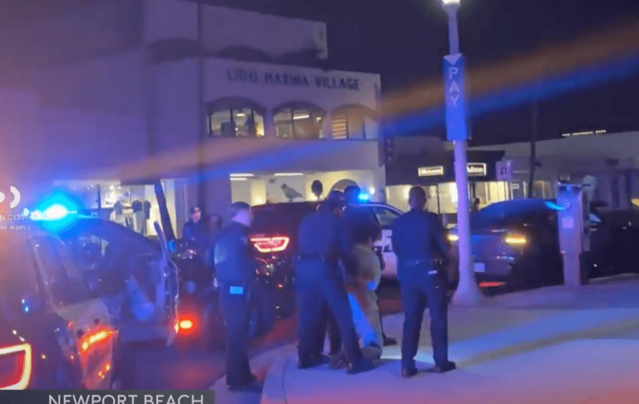 Un saqueo y 402 arrestos: Policía de Newport Beach explica por qué apagó las fiestas del 4 de julio