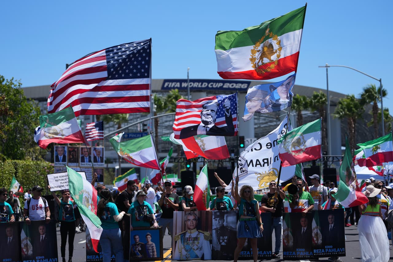 La comunidad iraní en Estados Unidos se divide por el Mundial: entre protestas y apoyo al equipo
