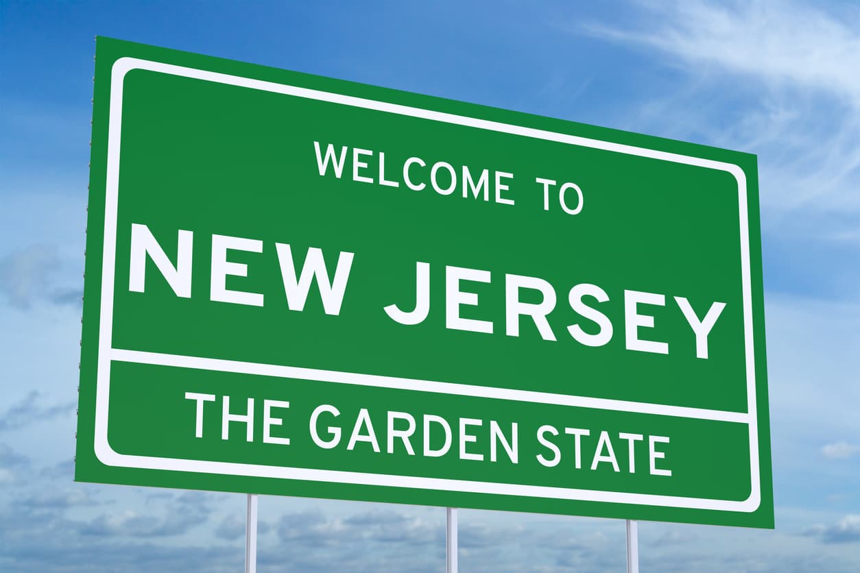 <h3 class="cms-H3-H3">8.- New Jersey</h3>
<br>
<br>Porcentaje: 21.6%
<br>Total de hispanos o latinos: 2,002,575
<br>Población total: 9.288.994
<br>
<br>Los nuevos datos del Censo 2020 muestran un declive en la población blanca, que ahora representa un 58% del total, un fenómeno nunca antes registrado en el conteo, que comenzó a realizarse en 1790.