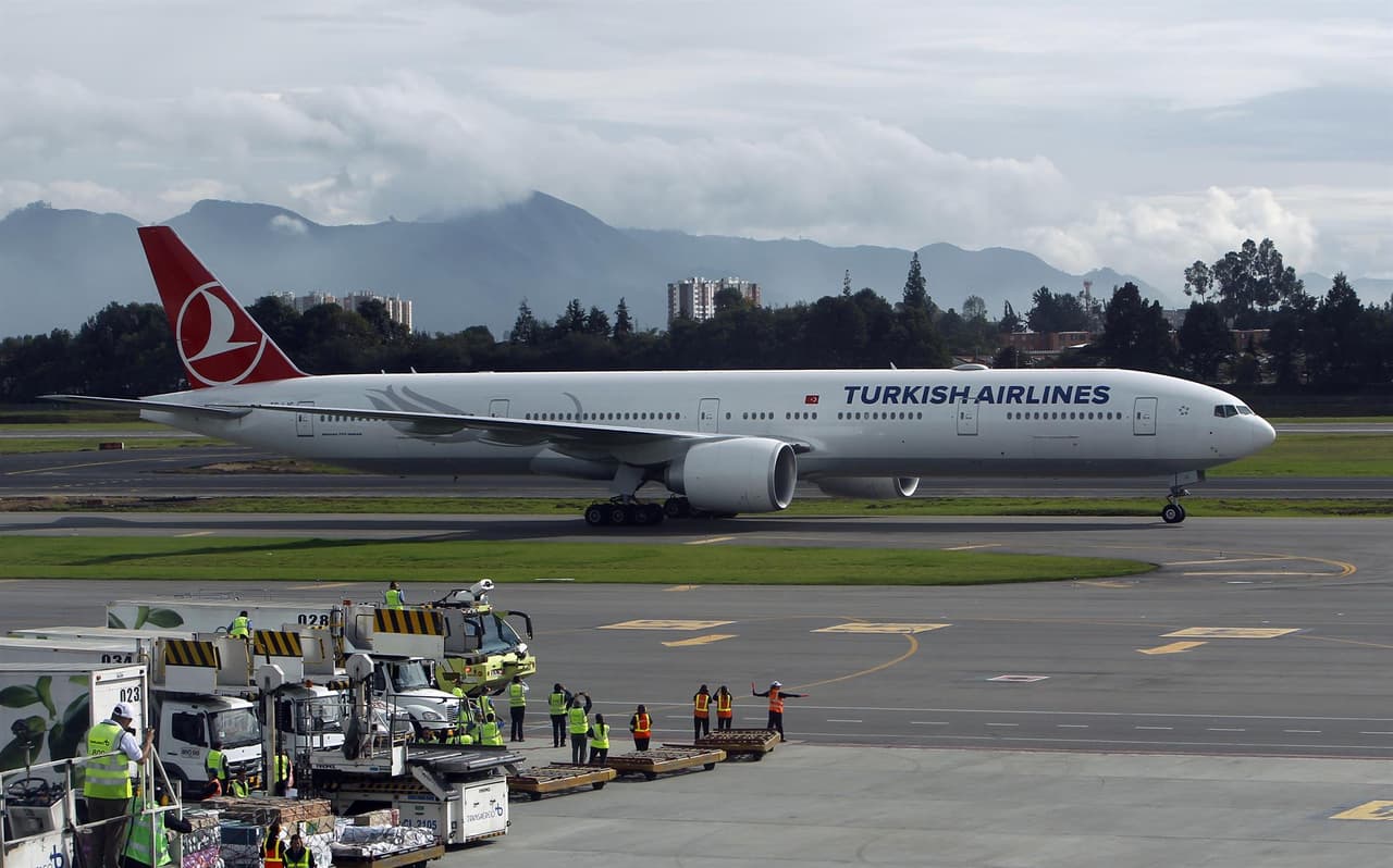 Muere una niña de 11 años tras colapsar en pleno vuelo que iba a Nueva York