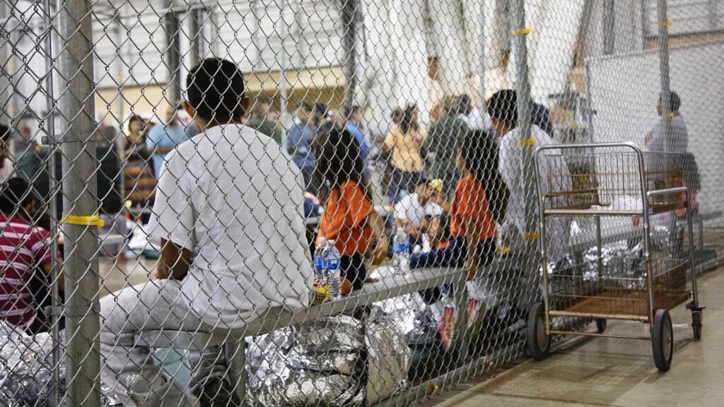 El Acuerdo Flores, la normativa migratoria que Trump busca anular con graves consecuencias para los niños bajo custodia federal