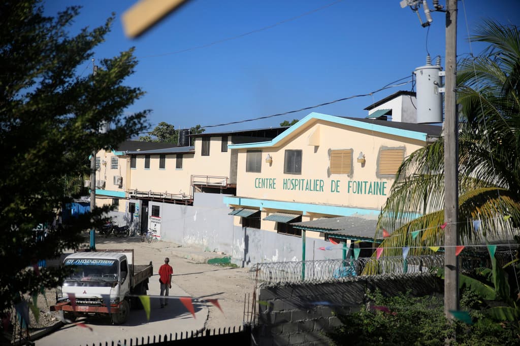 Pandilla fuertemente armada entra a hospital en Haití y toma como rehenes a recién nacidos, niños y mujeres