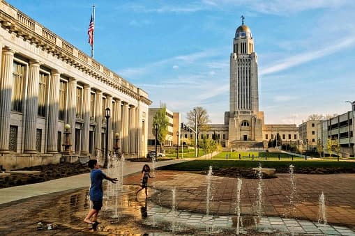 <b>Lincoln, Nebraska</b>
<br>Ocupó el quinto lugar en el análisis de todos los factores.
<br>
<br>La capital de Nebraska ocupó el puesto número 10 en accesibilidad, 19 en bienestar y 23 en calidad de vida. Lincoln tiene una población de 284,736, según el Censo de 2017.