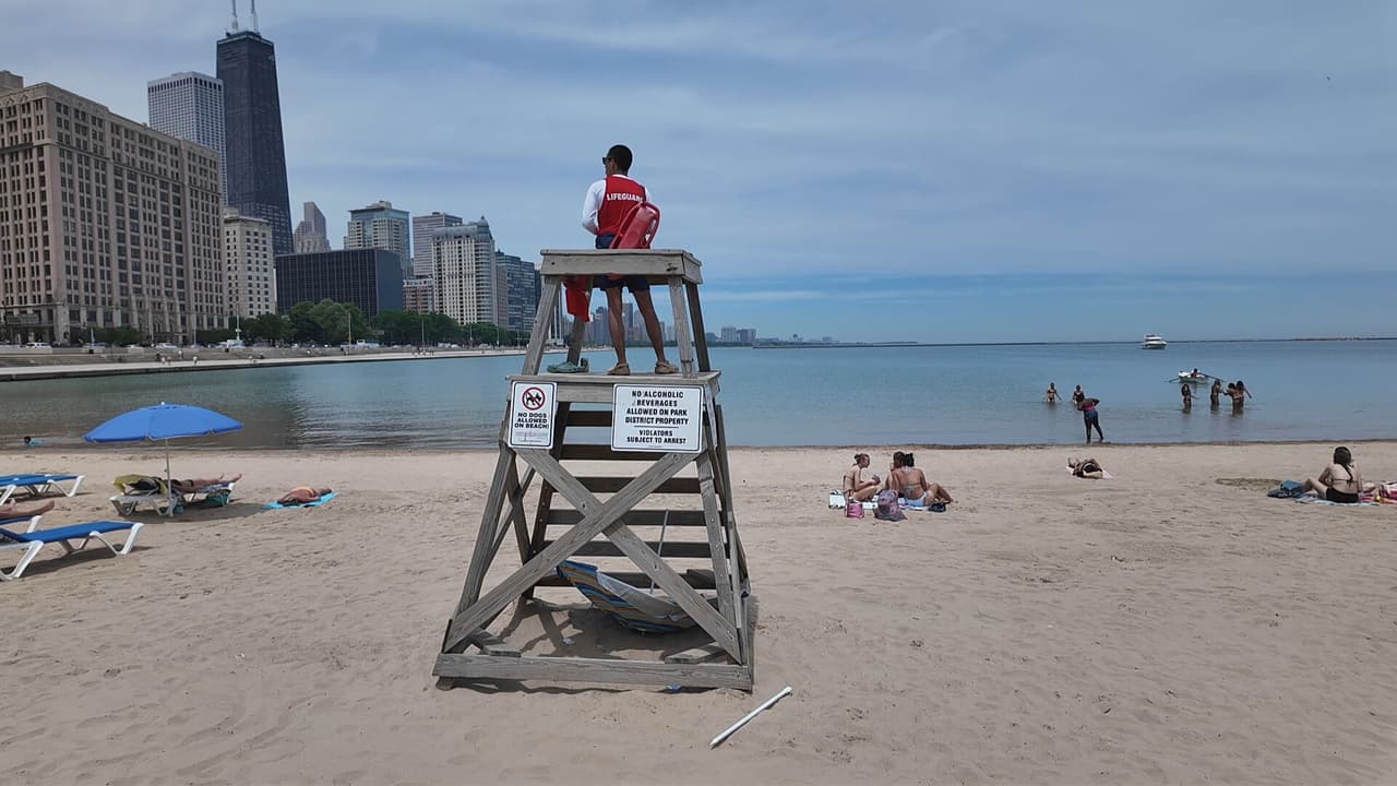 El peligro oculto del Lago Michigan: el “choque térmico” puede incapacitar a una persona en menos de 10 minutos