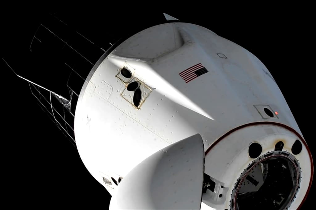 Su regreso se realizó en la cápsula Dragon, una nave de SpaceX, que fue la encargada de llevarlos de vuelta a la Tierra desde la estación espacial.