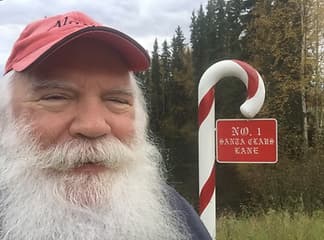 Santa Claus quiere evitar que Sarah Palin gane el puesto en el Congreso por Alaska