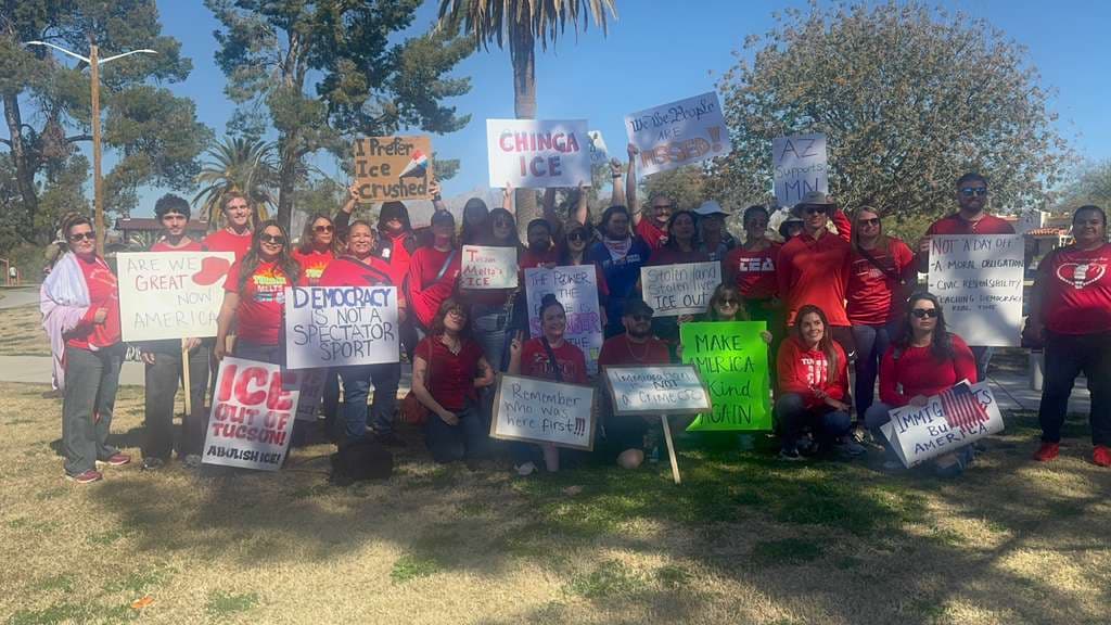 En el sur de Arizona, Tucson,
<b>más de 20 escuelas del Distrito Escolar TUSD cerraron sus aulas </b>este viernes por falta de personal.