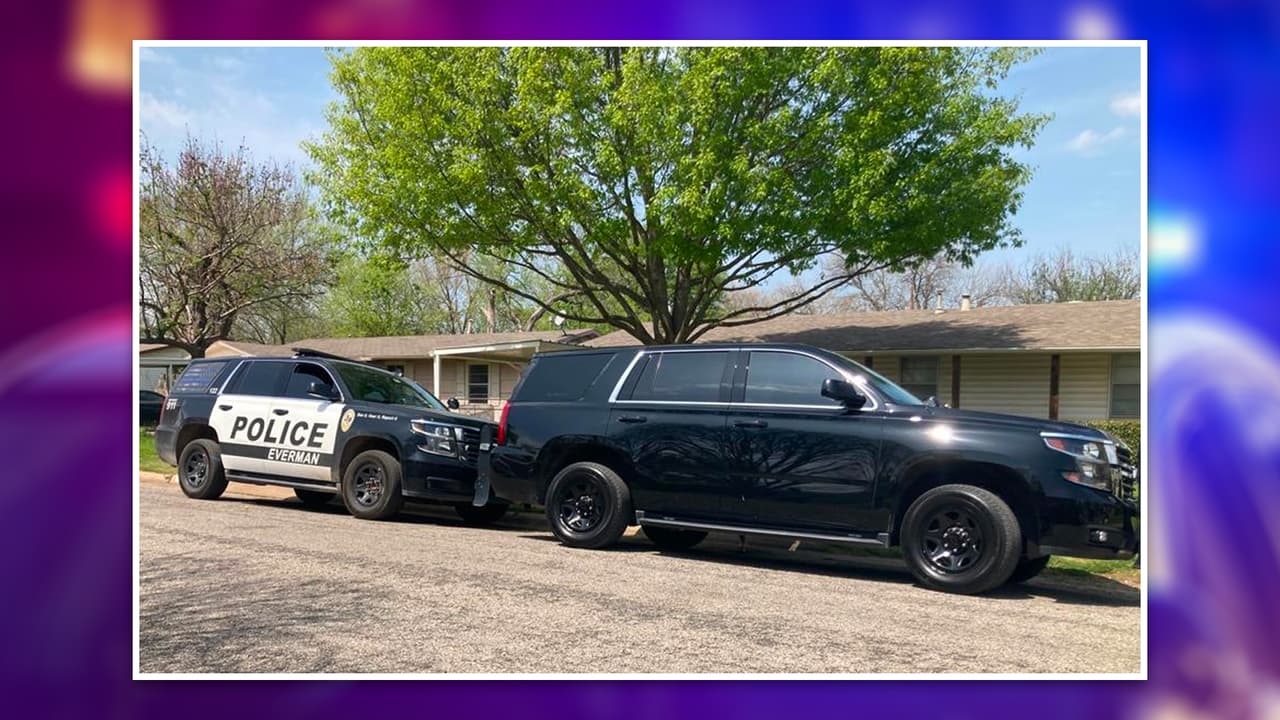 <b>Policías regresaron a la casa de la familia de Noel</b> en el bloque 3700 en Wisteria, pero esta vez a buscar alguna pista o indicio que responda la pregunta de los detectives,
<b>¿qué pasó con el pequeño Noel Rodríguez?</b>