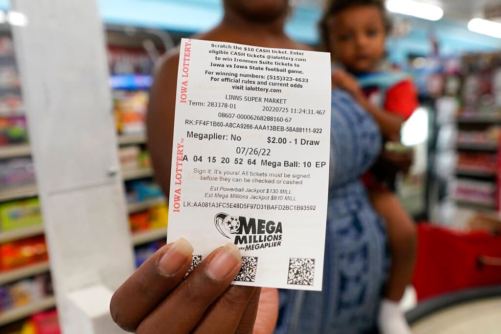 Lo primero que debes saber es que cualquier persona que compra un boleto de lotería, ya sea de Mega Millions o de Powerball,
<b>sea residente legal o inmigrante indocumentado</b>, puede cobrar un premio, si tiene el boleto ganador, confirmó el vocero de la Lotería de California, Jorge de la Cruz.