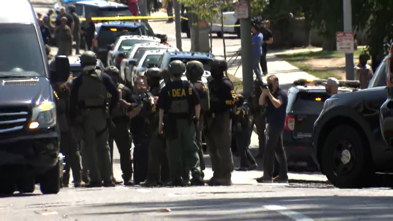 El jefe del Departamento de Policía de Los Ángeles, Jim McDonnell, añadió: “Vimos regresar la actividad de drogas a MacArthur Park, y nuestros equipos actuaron rápidamente para interrumpir tanto a los vendedores como a los proveedores… Seguiremos siendo implacables”.