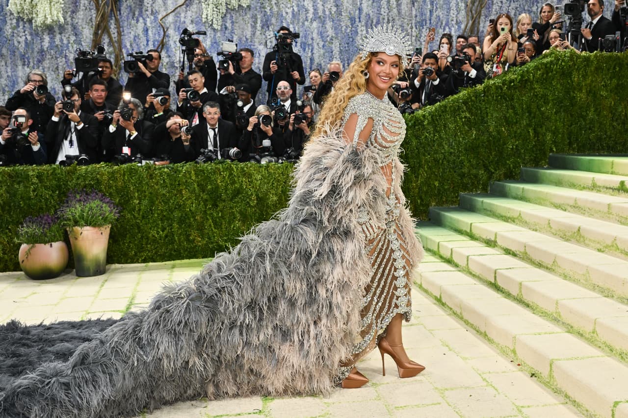 Met Gala 2026: Bad Bunny, Zoë Kravitz, Cardi B y más brillan con el tema “Costume Art”
