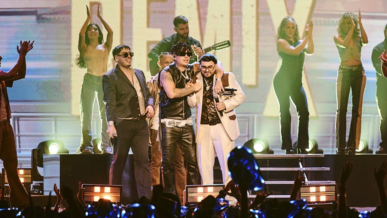 Esaú Ortiz y Alemán en Premios Juventud 2025