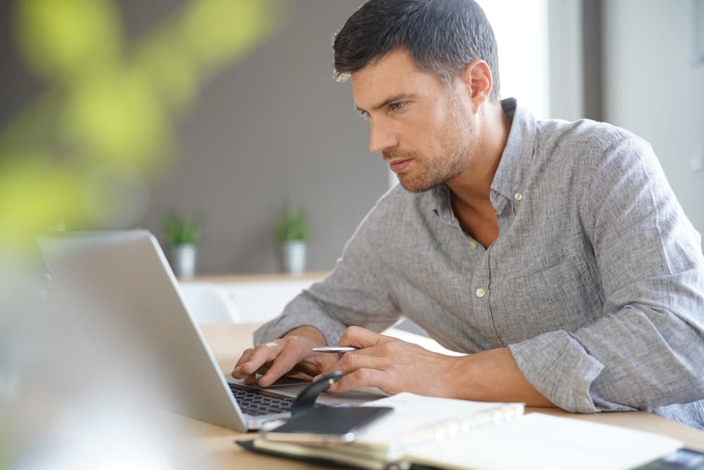Los hombres mejoran sus dolencias prostáticas y los problemas diabéticos. Afortunadamente tienes en alza tus facultades de concentración y podrás aplicarlas de manera adecuada a la hora de resolver una tarea laboral que exige mucha atención. Tu experiencia será clave y tu paciencia completará la ecuación. Ejerce toda tu prudencia y no errarás.