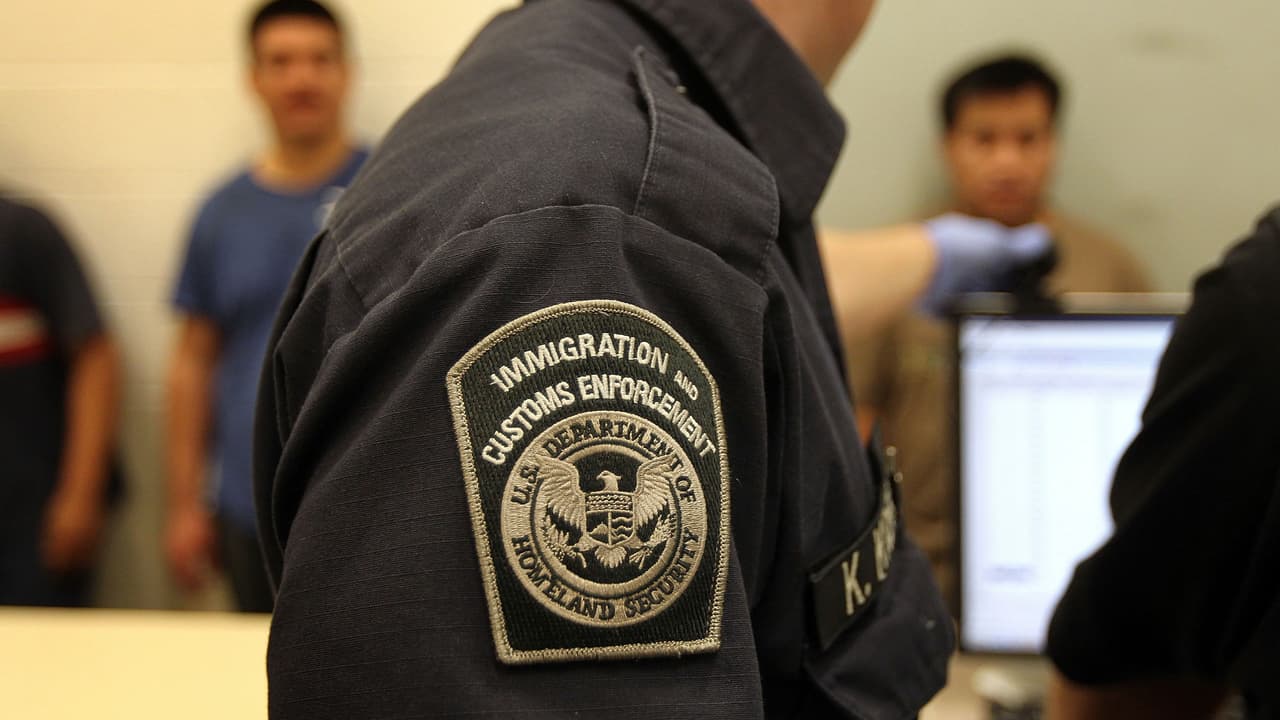 Indocumentados que reporten crímenes podrían recibir sus papeles, según propuesta de ley en California