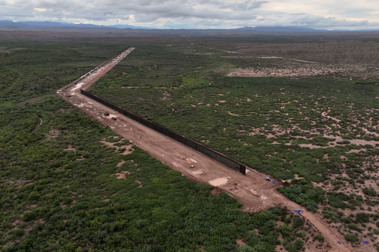 El gobierno de Trump pide a la Corte Suprema reanudar construcción del muro fronterizo en Big Bend, Texas