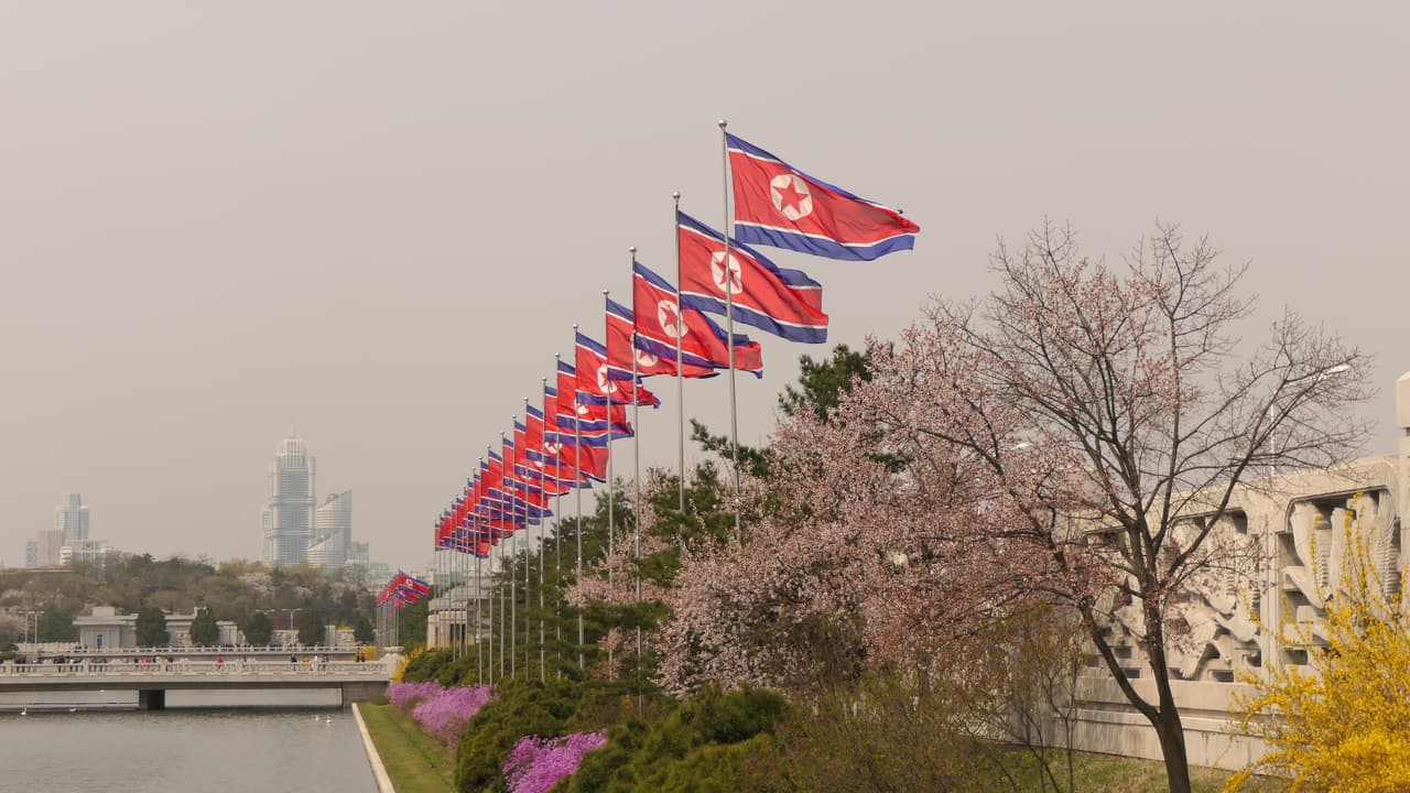 <h3 class="cms-H3-H3">11. Corea del Norte</h3>
<br>
<br>🛫
<b>Factores de riesgo: </b>Riesgo de arresto y detención a largo plazo.
<br>
<br>🛫
<b>Advertencia más reciente del Departamento de Estado:</b> 19 de julio de 2022.
<br>