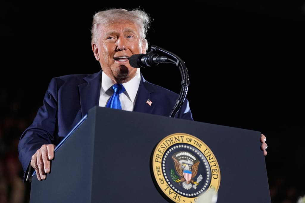 Cómo Trump busca cortar de forma definitiva la ayuda internacional de EEUU y golpear de muerte a los medios públicos PBS y NPR