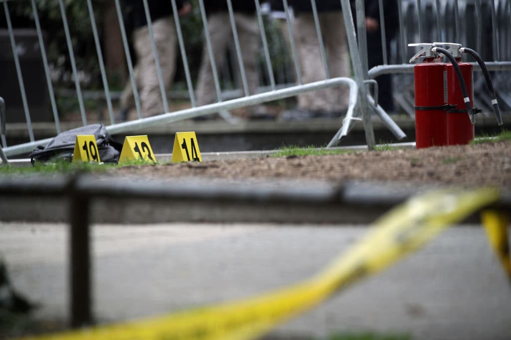 Lo que se sabe del hombre que murió tras prenderse fuego cerca de la corte en donde se celebraba el juicio a Trump