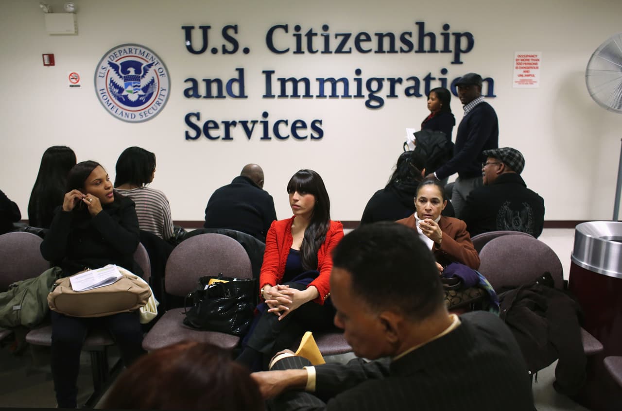 Nuevas reglas migratorias en septiembre: Si eres estudiante, periodista extranjero o salvadoreño, te interesa conocer estos cambios