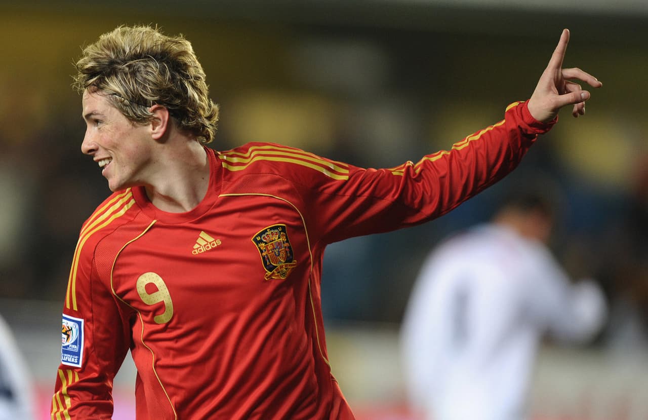 Spain's Fernando Torres celebrates his goal during their friendly football match at Madrigal Stadium in Villarreal on November 19, 2008. AFP PHOTO/DIEGO TUSON (Photo credit should read DIEGO TUSON/AFP/Getty Images)
