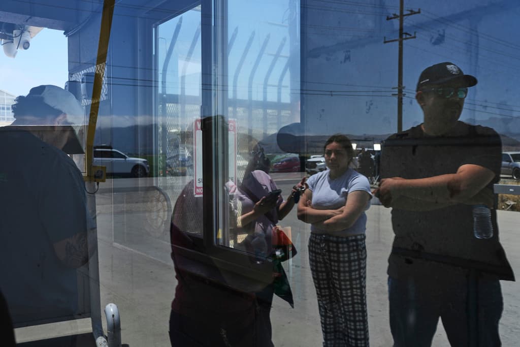 Gobierno de Trump pide a la Corte Suprema levantar las restricciones judiciales para la detención de inmigrantes en el sur de California