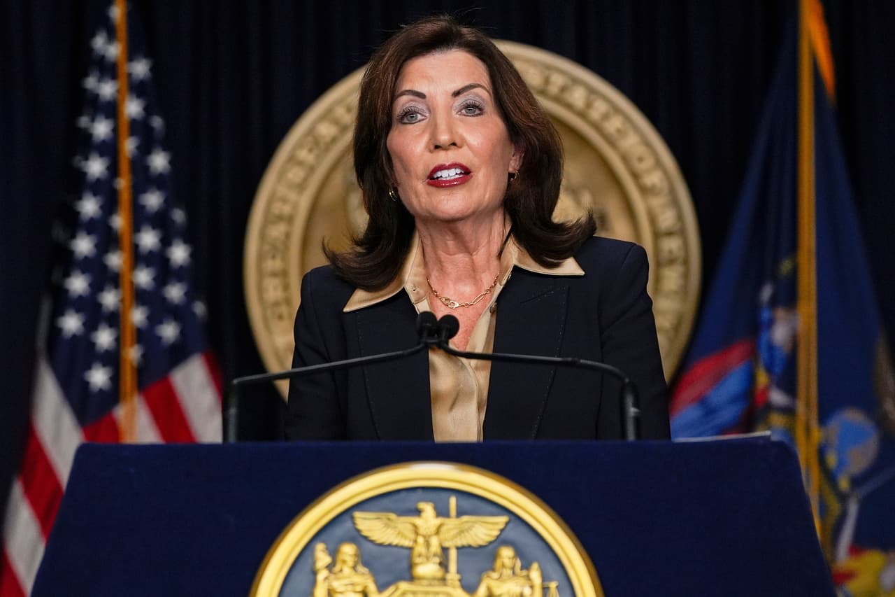 Kathy Hochul, gobernadora de Nueva York, critica aranceles de Trump: “son una estafa”