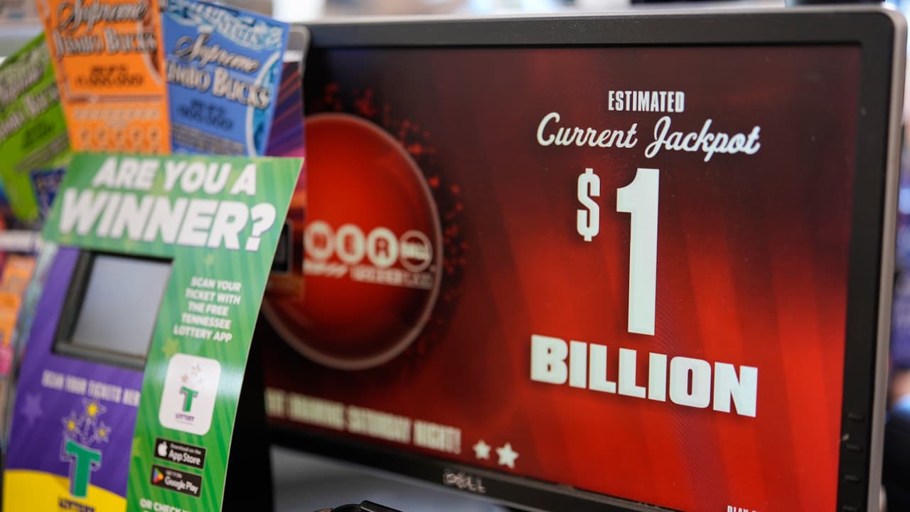 Powerball reparte premios en NY y NJ; mientras el premio mayor llega a mil millones de dólares.