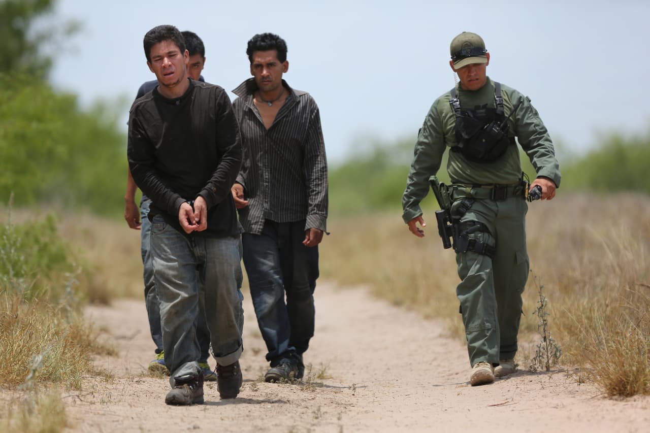 Deportaciones masivas: el tema migratorio y económico más importante de la campaña 2024