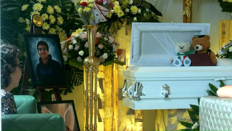 Muerte de Kevin González: cuál es el origen y el (emotivo) significado de los osos de peluche sobre su ataúd