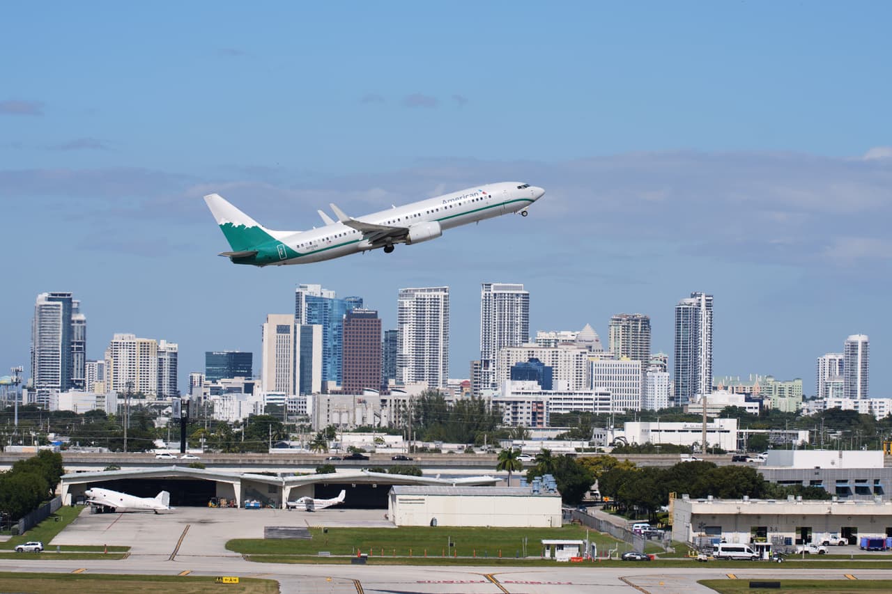 3.-
<b>Fort Lauderdale, Florida</b>: La ciudad presenta un desempeño limitado en las tres dimensiones analizadas, con una puntuación total de 36.06 que la mantiene entre los últimos lugares del ranking. Sus resultados muestran rezagos especialmente marcados en seguridad financiera, donde ocupa el puesto 176, así como en riesgo de desastres naturales (174) y seguridad del hogar y la comunidad (172). La falta de una categoría con resultados sólidos evidencia un escenario de vulnerabilidad amplia que afecta su posición general en el estudio.
