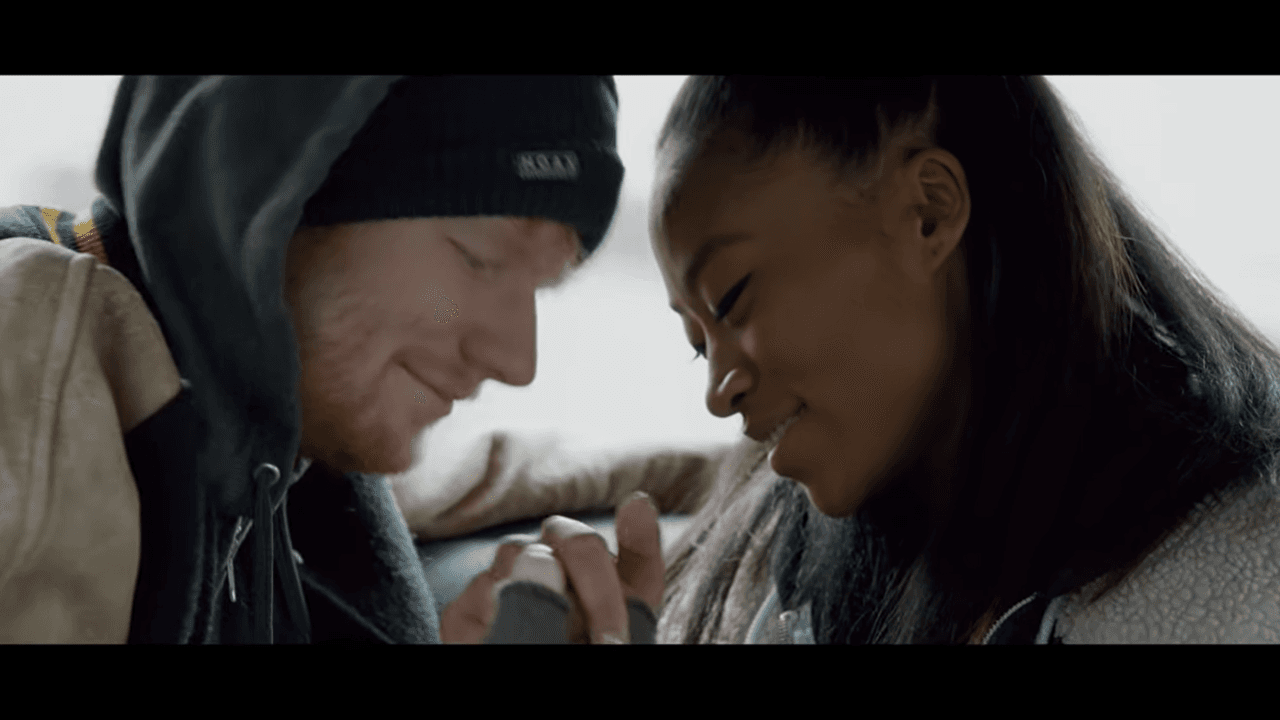 El video del cantautor británico, tiene el récord de ser el tercer video más rápido en alcanzar mil millones de visitas. Suma 4.98 millones de reproducciones.