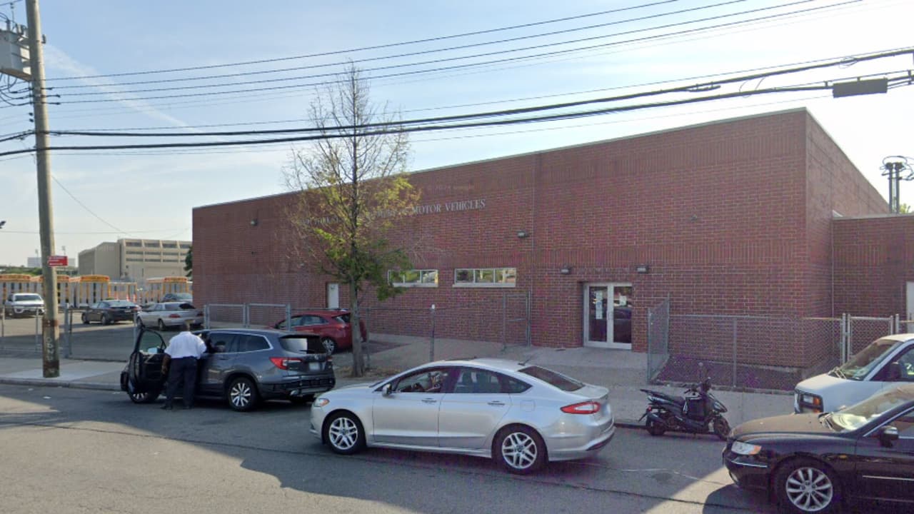 Amenaza con explotar oficina del DMV en El Bronx tras enterarse de larga espera para trámite de ID