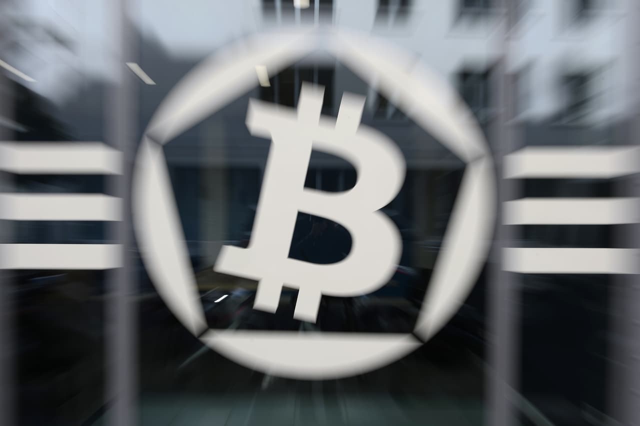 Se cae el precio del bitcoin: ¿En cuánto está hoy jueves 5 de febrero 2026 y por qué bajó la cotización?