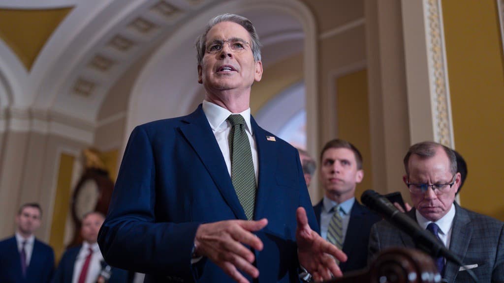 Secretario del Tesoro de EEUU envía advertencia a Unión Europea ante aranceles por Groenlandia