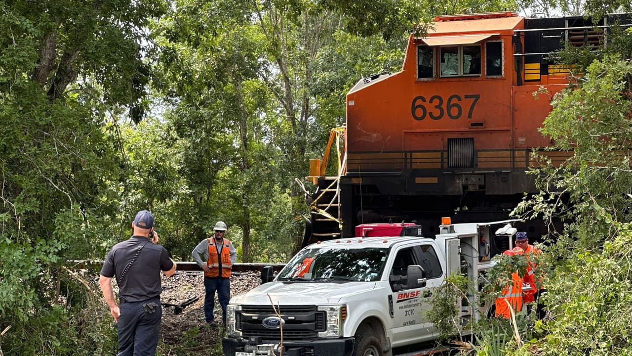 Una persona murió y otras dos resultaron heridas tras el accidente entre un camión y un tren en Texas