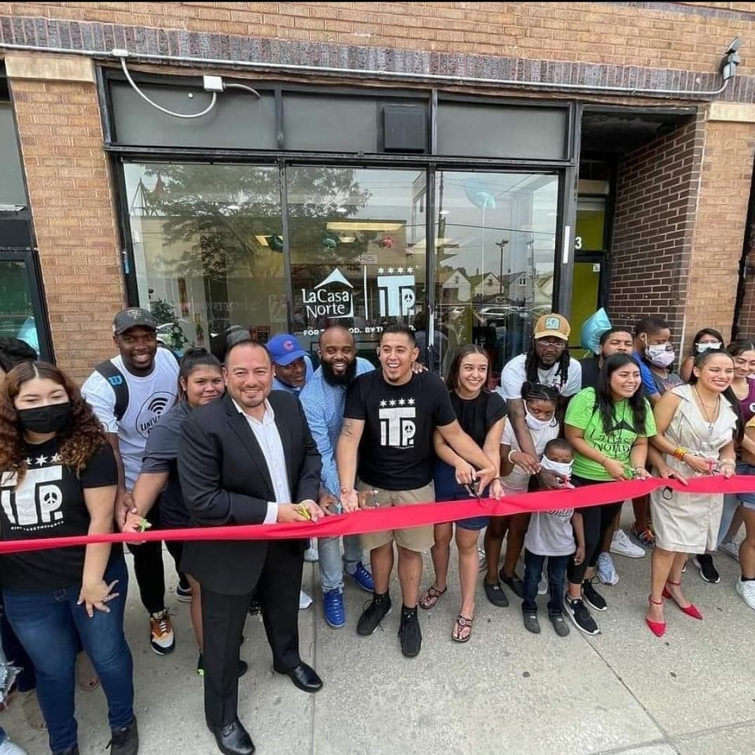 Berto Aguayo, el día de la apertura de la organización Increase the Peace con sede en Chicago, de la cual es cofundador y director ejecutivo.