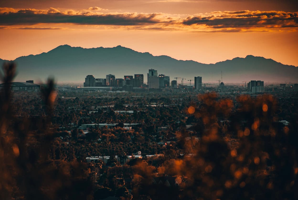 <h3 class="cms-H3-H3">4.- Arizona</h3>
<br>
<br>Porcentaje: 30.7%
<br>Total de hispanos o latinos: 2,192,253
<br>Población total: 7.151.502
<br>
<br>En su índice de diversidad racial y étnica, la Oficina del Censo encontró que los sitios con la población más diversa son California y Hawái, seguidos por Nevada, Texas, Maryland, el Distrito de Columbia, Nueva York y Nueva Jersey.