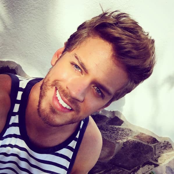 Tiene sólo 26 años y ha demostrado que es un chico muy preparado e inteligente en todo lo que hace.