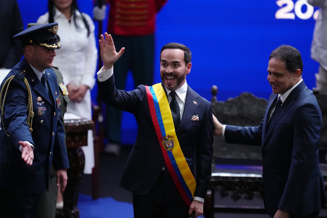 Abelardo de la Espriella asume la presidencia de Colombia en una inédita ceremonia en Cali
