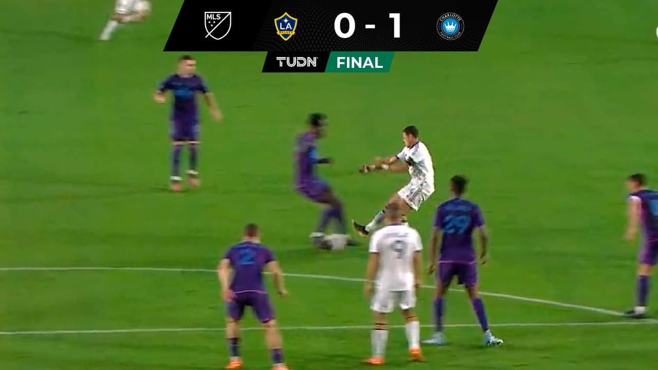 Chicharito termina expulsado en derrota del LA Galaxy ante Charlotte FC