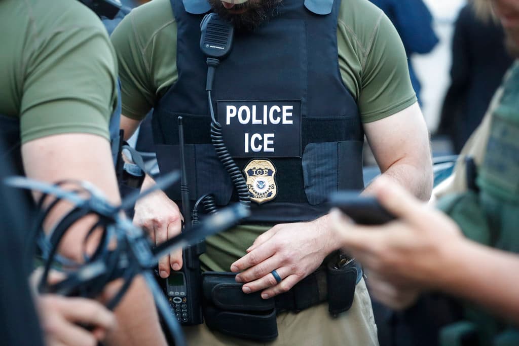 Al menos 9 inmigrantes han muerto bajo custodia de ICE desde que Trump asumió el poder en enero
