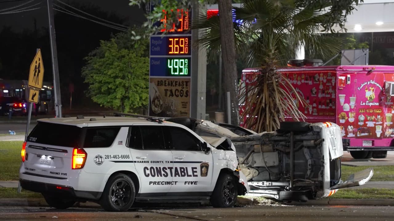 Hallan drogas al interior de la camioneta que chocó de forma violenta contra una patrulla en Houston