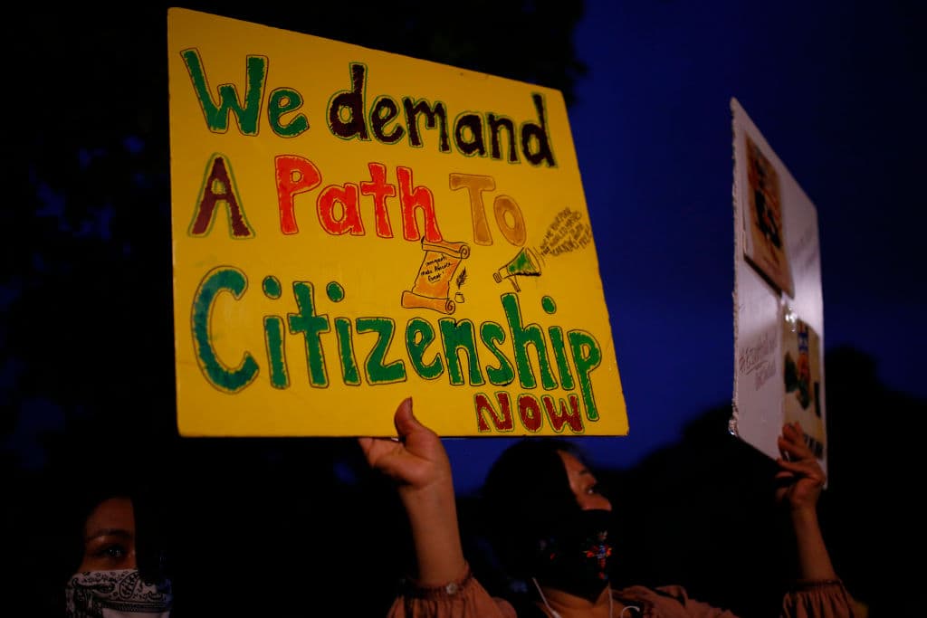 Cuánto podrá hacer realmente Trump al poner en su mira a 'dreamers' y otros inmigrantes