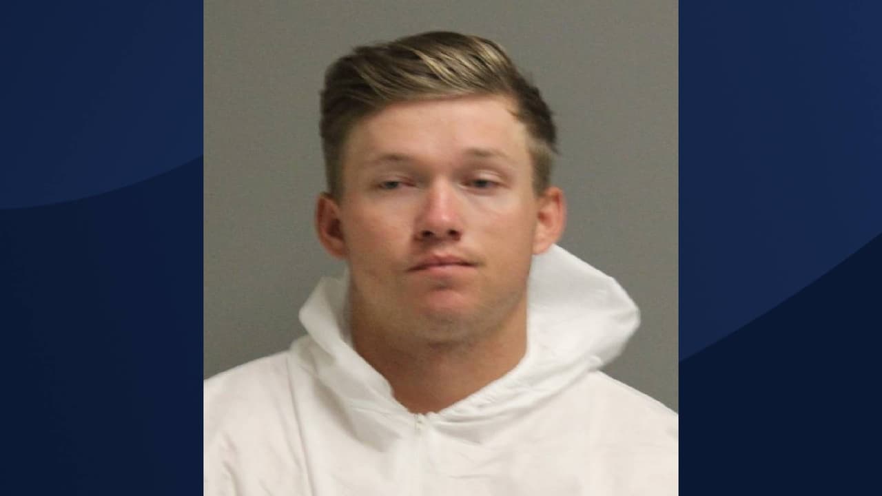 Empleado de Dysart High School es acusado de conducta sexual inapropiada con estudiante