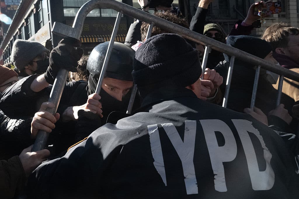 La protesta paralizó el tráfico en Chinatown durante la mañana.
